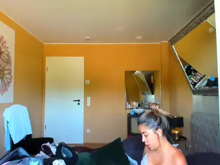 Elianabortt's Live Sex Cam Show