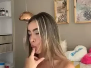 lindaVega's Live Sex Cam Show