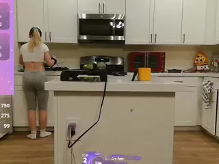 blondiewithanass's Live Sex Cam Show