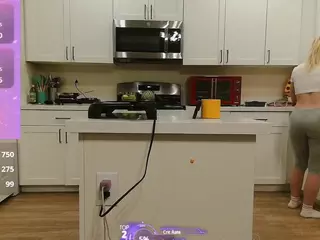 blondiewithanass's Live Sex Cam Show