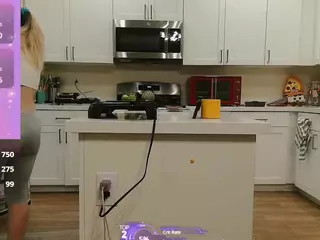 blondiewithanass's Live Sex Cam Show
