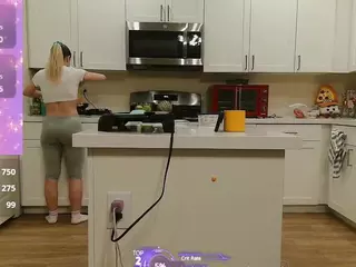 blondiewithanass's Live Sex Cam Show