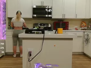blondiewithanass's Live Sex Cam Show