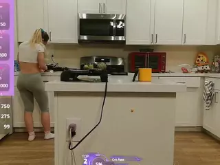 blondiewithanass's Live Sex Cam Show