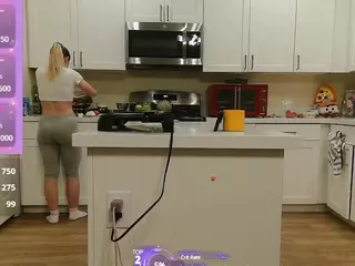 blondiewithanass's Live Sex Cam Show