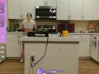 blondiewithanass's Live Sex Cam Show