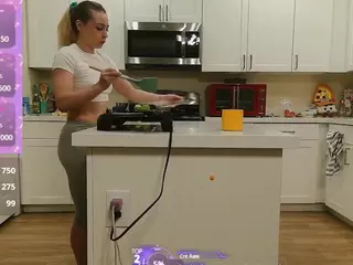 blondiewithanass's Live Sex Cam Show