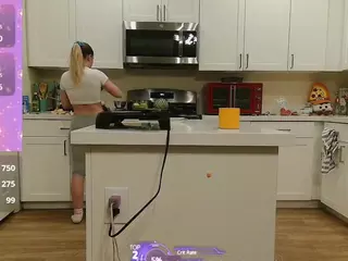 blondiewithanass's Live Sex Cam Show