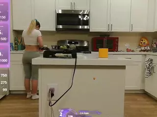 blondiewithanass's Live Sex Cam Show