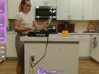 blondiewithanass's Live Sex Cam Show