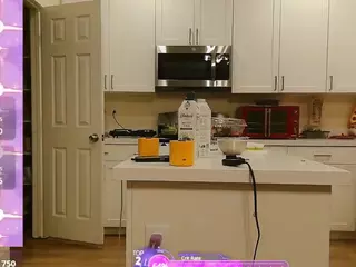 blondiewithanass's Live Sex Cam Show