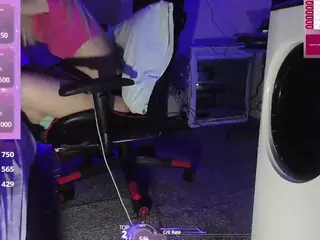 blondiewithanass's Live Sex Cam Show