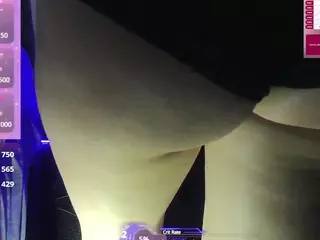 blondiewithanass's Live Sex Cam Show