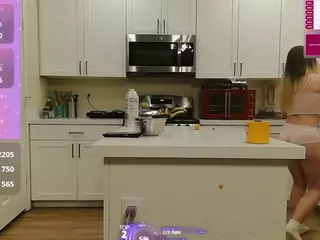 blondiewithanass's Live Sex Cam Show