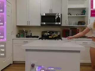 blondiewithanass's Live Sex Cam Show