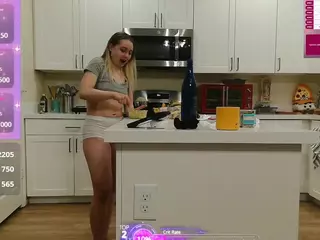 blondiewithanass's Live Sex Cam Show
