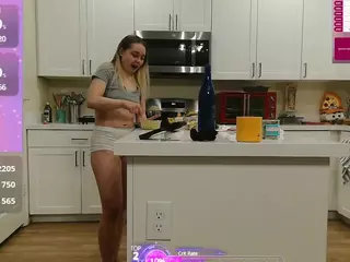 blondiewithanass's Live Sex Cam Show
