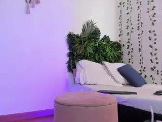 karlyee's Live Sex Cam Show