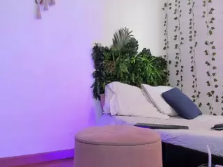karlyee's Live Sex Cam Show