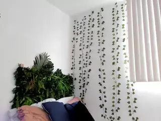 karlyee's Live Sex Cam Show