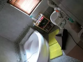 Julmodels Bathroom 1st Floor-2's Live Sex Cam Show