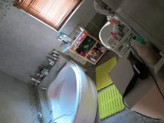 Julmodels Bathroom 1st Floor-2's Live Sex Cam Show