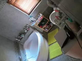 Julmodels Bathroom 1st Floor-2's Live Sex Cam Show