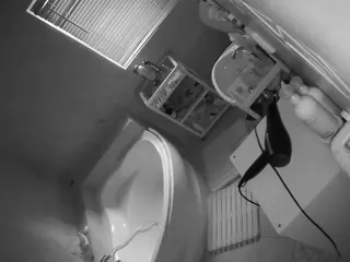 Julmodels Bathroom 1st Floor-2's Live Sex Cam Show
