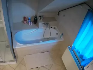 Julmodels Bathroom 2nd Floor-1's Live Sex Cam Show