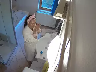 Julmodels Bathroom 2nd Floor-2's Live Sex Cam Show
