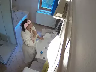 Julmodels Bathroom 2nd Floor-2's Live Sex Cam Show