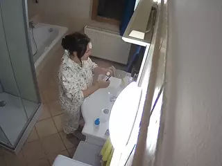 Julmodels Bathroom 2nd Floor-2's Live Sex Cam Show