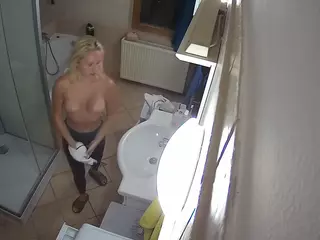 Julmodels Bathroom 2nd Floor-2's Live Sex Cam Show