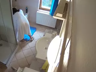 Julmodels Bathroom 2nd Floor-2's Live Sex Cam Show