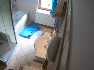 Julmodels Bathroom 2nd Floor-2's Live Sex Cam Show