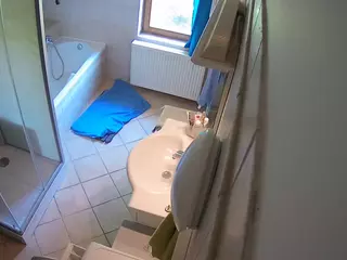 Julmodels Bathroom 2nd Floor-2's Live Sex Cam Show
