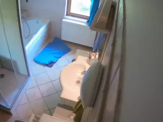 Julmodels Bathroom 2nd Floor-2's Live Sex Cam Show