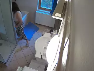 Julmodels Bathroom 2nd Floor-2's Live Sex Cam Show