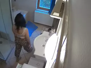 Julmodels Bathroom 2nd Floor-2's Live Sex Cam Show