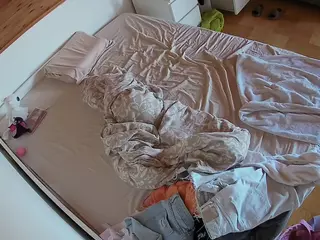 Julmodels Bedroom-B1's Live Sex Cam Show
