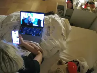 Julmodels Bedroom-B2's Live Sex Cam Show