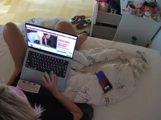 Julmodels Bedroom-B2's Live Sex Cam Show
