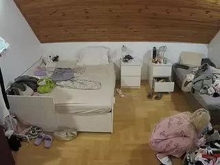 Julmodels Bedroom-B3's Live Sex Cam Show