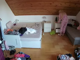 Julmodels Bedroom-B3's Live Sex Cam Show