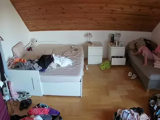 Julmodels Bedroom-B3's Live Sex Cam Show
