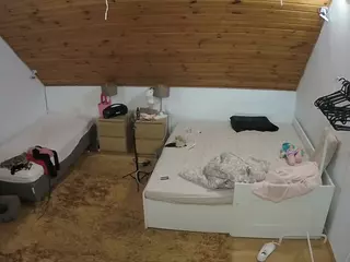 Julmodels Bedroom-C2's Live Sex Cam Show