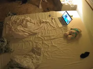 Julmodels Bedroom-C3's Live Sex Cam Show