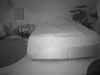 Julmodels Bedroom-A 2's Live Sex Cam Show