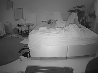 Julmodels Bedroom-A 2's Live Sex Cam Show
