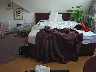 Julmodels Bedroom-A 2's Live Sex Cam Show